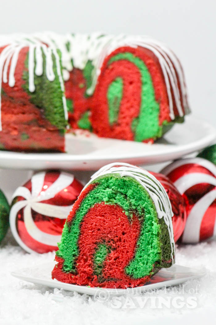 https://www.awortheyread.com/wp-content/uploads/2015/12/Holiday-Grinch-Bundt-Cake-5.jpg