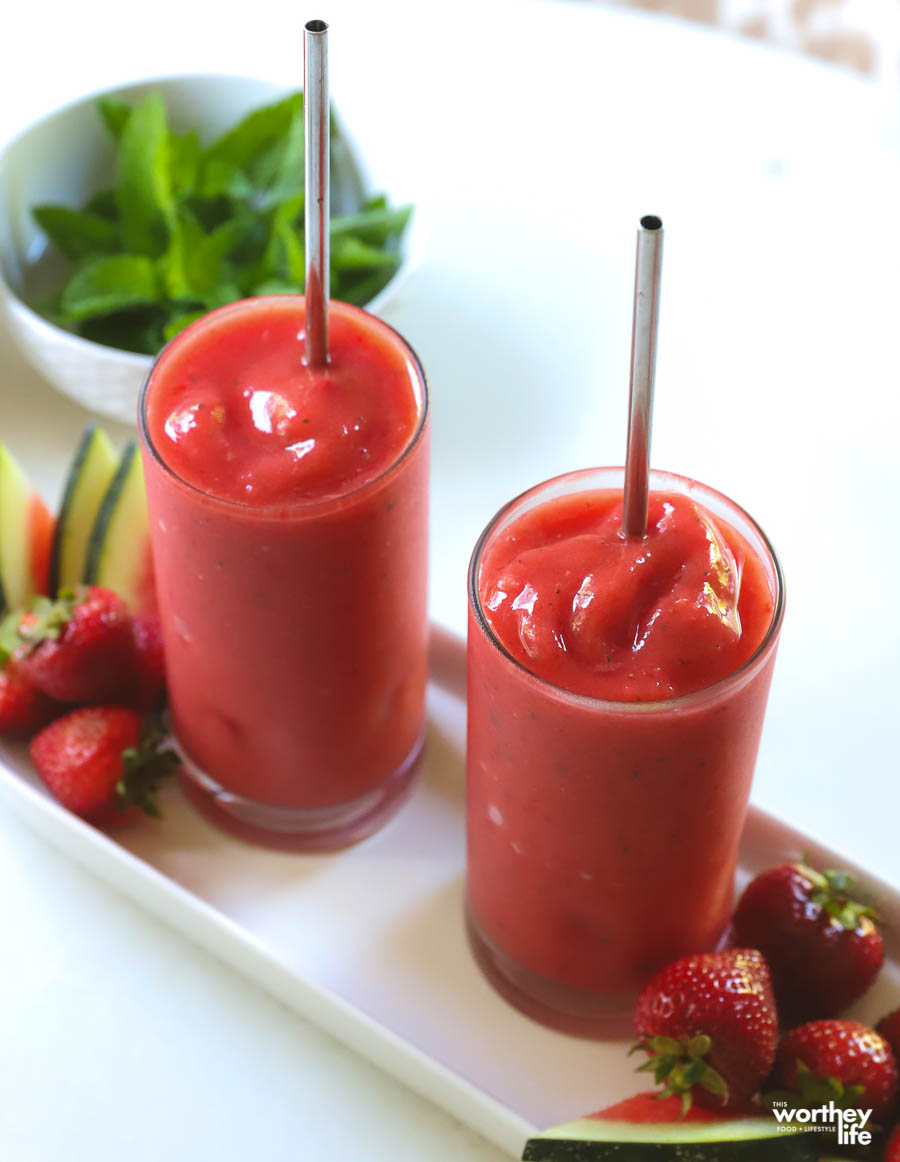 https://www.awortheyread.com/wp-content/uploads/2019/07/Watermelon-Mojito-Smoothie-107.jpg