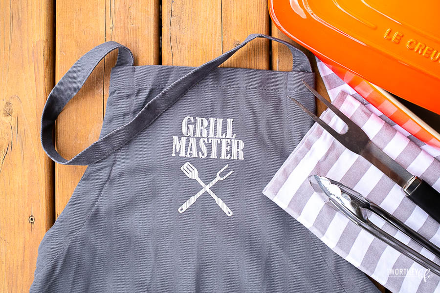 How to DIY Grill Master Apron Using A Cricut EasyPress With FREE SVG