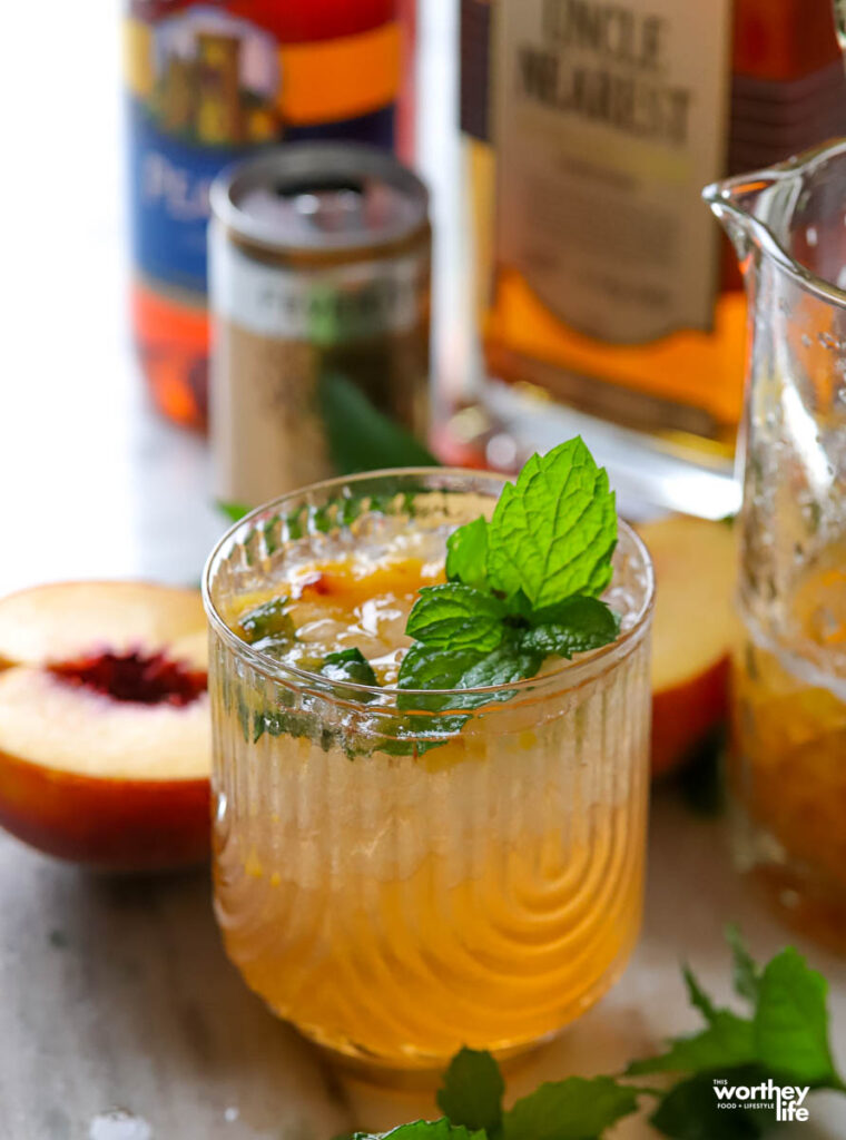 how to make a peach bourbon smash