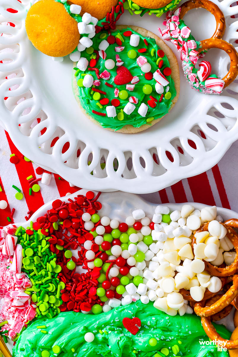 Grinch Frosting Board