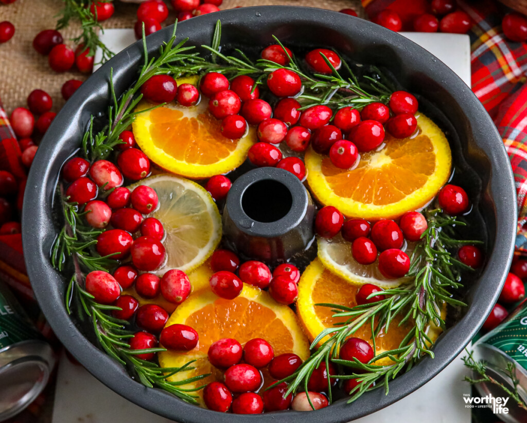 how to make a holiday festive ice ring